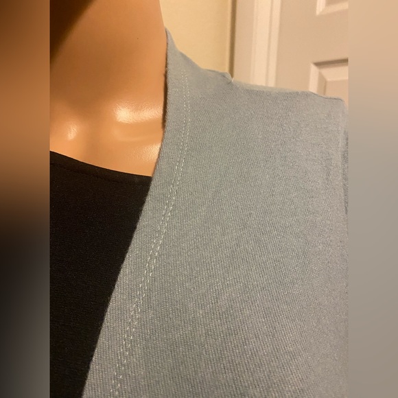 Super soft cardigan length from shoulder to hem 32”, new with no tags - Picture 2 of 5